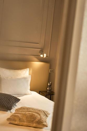 One-Bedroom Apartment image 8