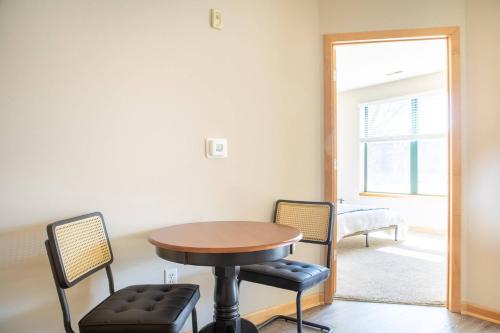 Flexhome Brewers Hill 1BR TS3 - near Brady St and Riverwalk in Milwaukee, USA