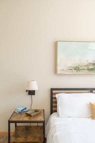 Flexhome Brewers Hill 1BR TS1 - near Brady St and Riverwalk in Milwaukee, USA
