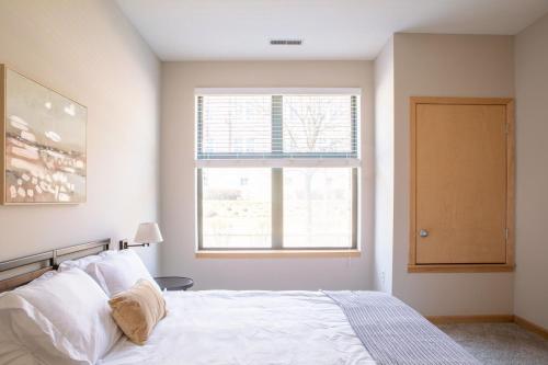 Flexhome Brewers Hill 2BR TS2 - near Brady St and Riverwalk in Milwaukee, USA