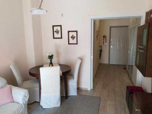 Svitlana home , metro Dafni, Афины