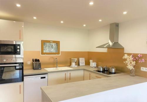 2 PRIVATE POOL with Stunning Views!! in มงติญัค