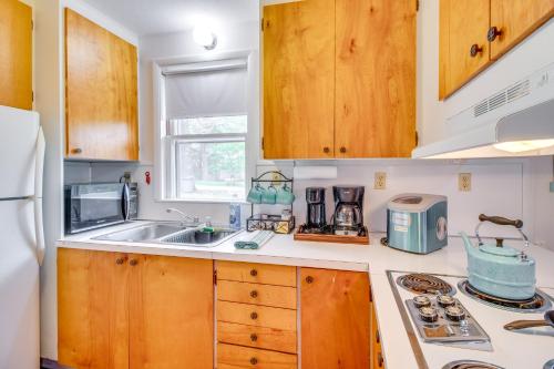 Cozy Elizabeth Studio with Deck Near Norfork Lake! in Elizabeth, USA