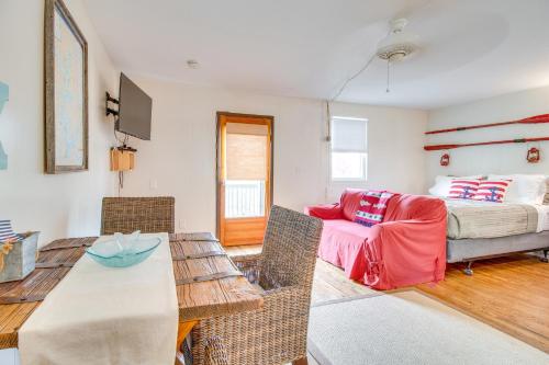 Cozy Elizabeth Studio with Deck Near Norfork Lake! in Elizabeth, USA