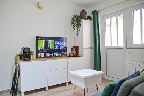Constance - Heritage Suite Saint-Germain Courtyard Hideaway, Paris