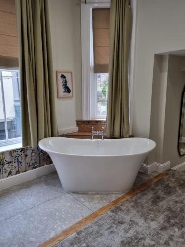 Dotări, The Resolution Hotel in Whitby