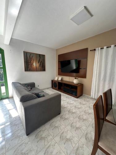 Közös társalgó / TV, Sítio com piscina e churrasqueira (Sitio com piscina e churrasqueira) in Guapimirim