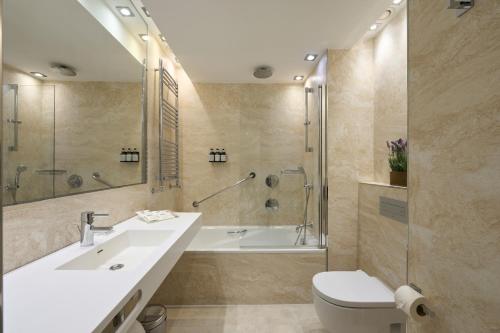 Double or Twin Room image 8
