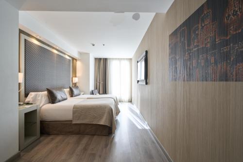 Catalonia Square 4* Sup