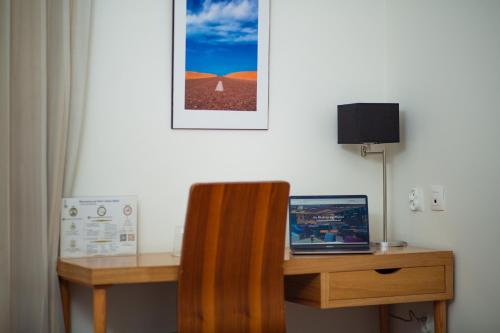 Standard Double Room image 5