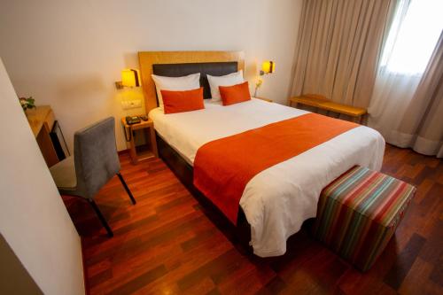 Standard Double Room image 3