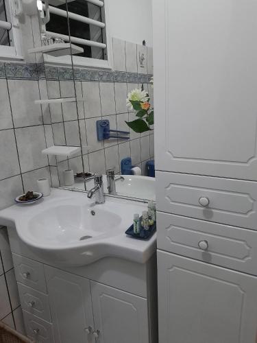 Bathroom, Studio accueillant a Baie Mahault, 22 m², piscine partagee. in Baie-Mahault