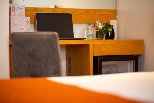 Standard Double Room image 4
