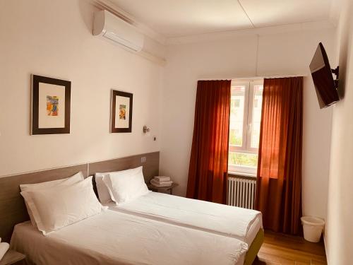 4 twin beds