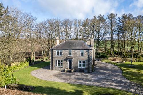 The Farmhouse - Countryside Escape with Hot Tub