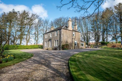 The Farmhouse - Countryside Escape with Hot Tub