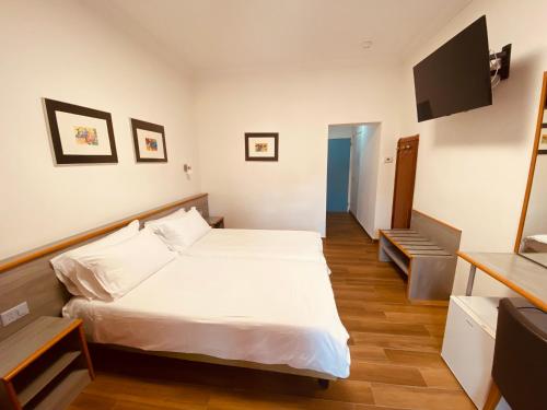 2 twin beds