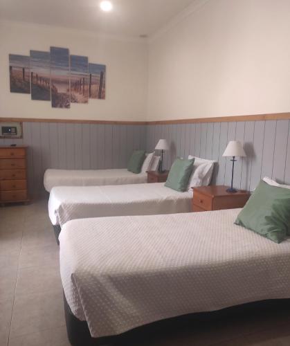 4 twin beds