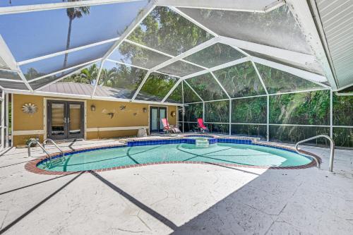 Lovely Naples Home Backyard Oasis with Pool!