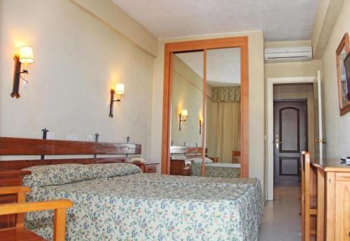 2 twin beds