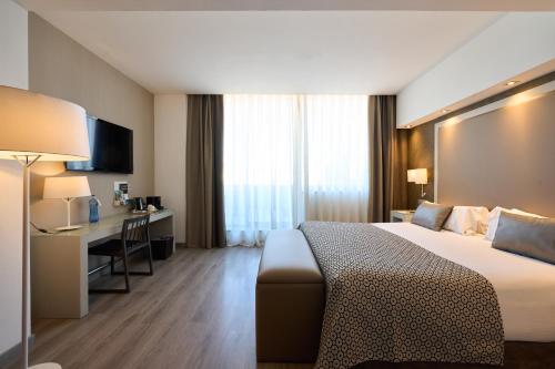 Catalonia Square 4* Sup