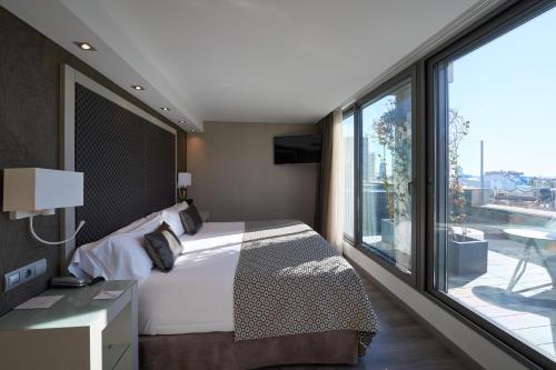 Catalonia Square 4* Sup