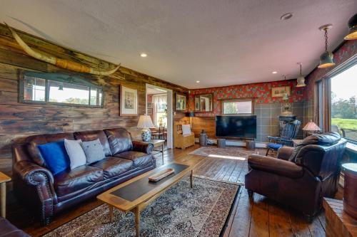 Johns Farmhouse in Mount Snow on 120 Acres! - image 2
