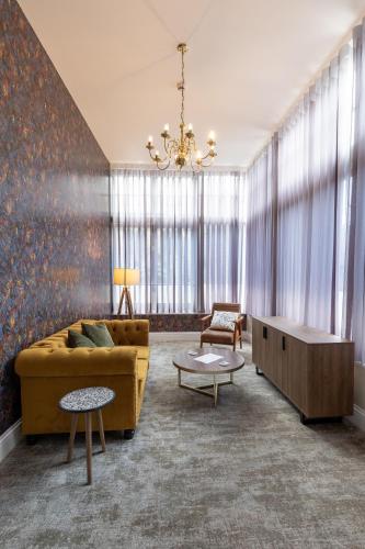 Dotări, The Resolution Hotel in Whitby