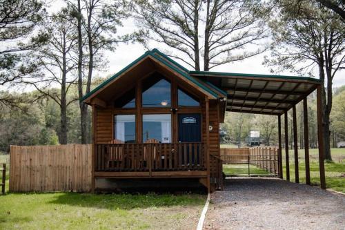 The Lucky Lodge at Lake Guntersville - Mountain Lakes