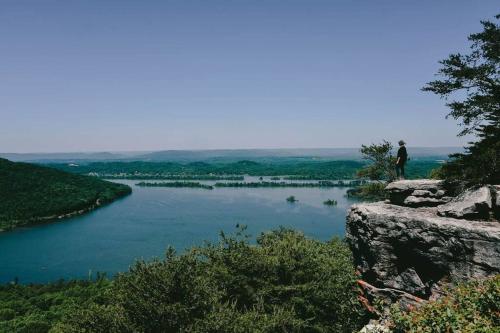 The Lucky Lodge at Lake Guntersville - Mountain Lakes