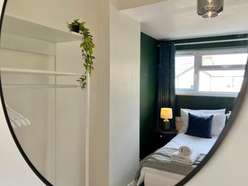 Charming Central Windsor 2 Bed Cottage Private Garden Legoland Ascot Windsor Castle Thorpe Park Heathrow Airport, Windsor (zdjęcie 7)