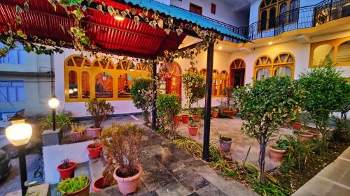 Exterior view, Hotel Surya International in Aleo