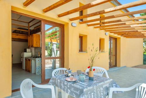 Lofts with private outdoor area and swimming-pool in Badesi, Badesi (foto 9)