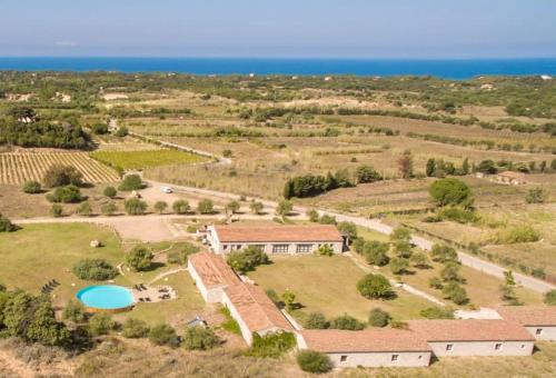 Lofts with private outdoor area and swimming-pool in Badesi, Badesi (foto 2)