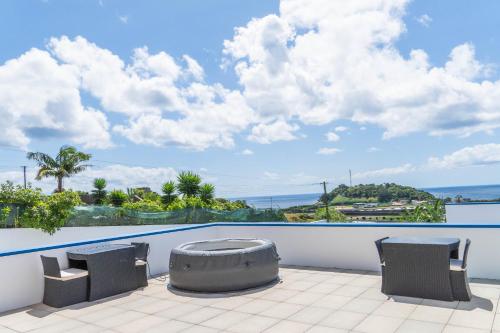 ระเบียง/ชานเรือน, Azores Dreams - Sea View House in ปอนตา เดลกาดา