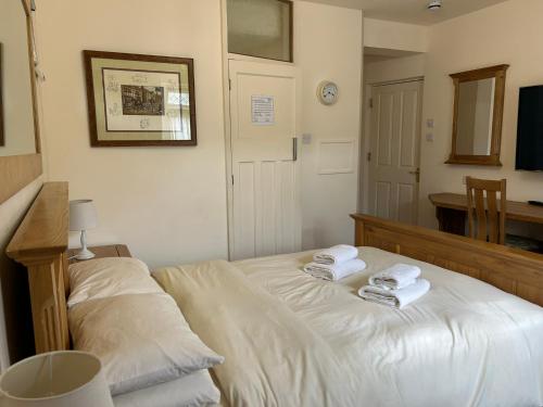 Oakwood Bed and Breakfast Heathrow - image 7