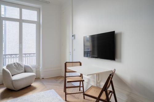 Chic & Stylish 1BD Apartment Champs Elysées - image 4