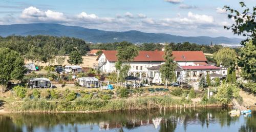 Forteca, pokoje gościnne nad stawem - Accommodation - Dzierżoniów