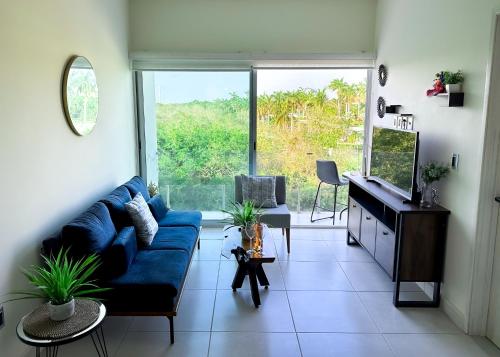 2 BD Suite with Balcony Gym Rooftop Pool Hot Tub in Playa del Carmen, Mexico
