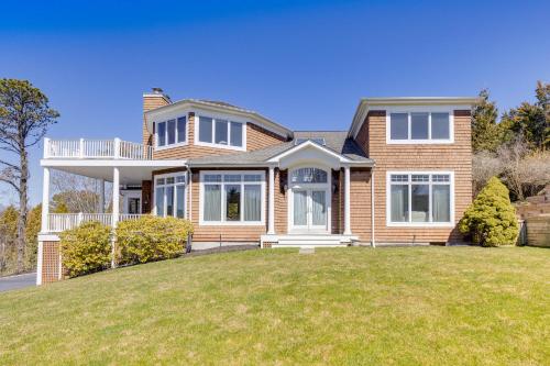 Hamptons Home Near Beaches with Pool and Water Views! in Southampton, USA