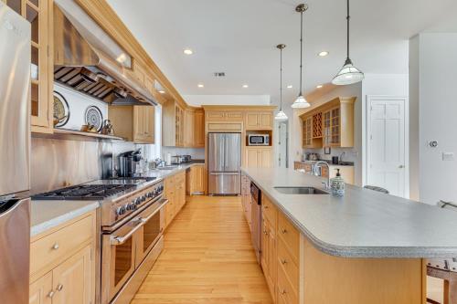 Hamptons Home Near Beaches with Pool and Water Views! in Southampton, USA