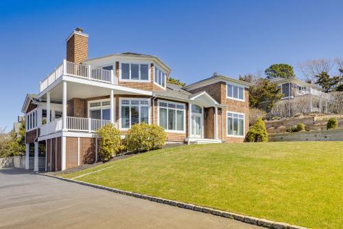 Hamptons Home Near Beaches with Pool and Water Views! in เซาท์แทมป์ตัน (NY)