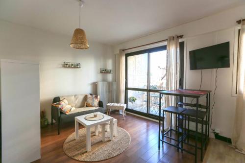 32 m love nest studio with balcony - Location saisonnière - Paris