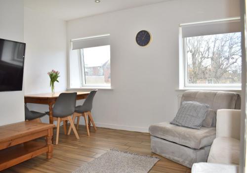 Cathedral View - Chichester City Centre Top Floor Apartment