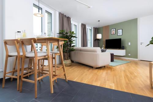 One-Bedroom Apartment with City View image 10