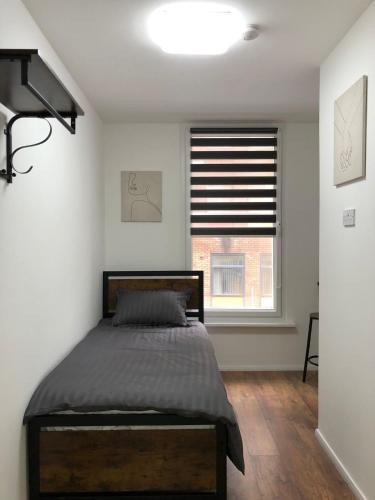 Studio in Bolton town, Short stay studio 3,, Bolton