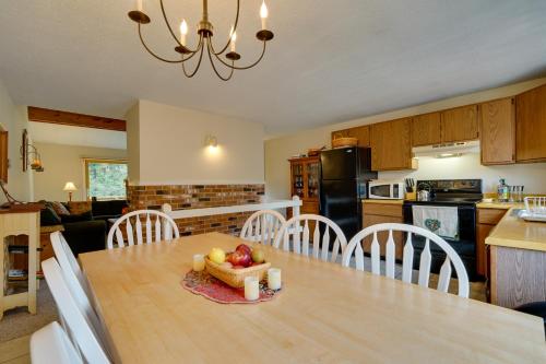 Dover Condo with Grill and Balcony 3 Mi to Mt Snow!