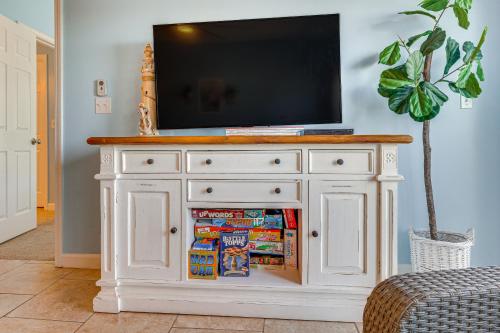 Dauphin Island Condo with Boat Slips Walk to Beach! - image 7