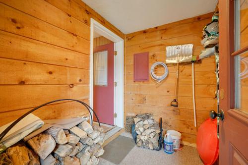 Dover Condo with Grill and Balcony 3 Mi to Mt Snow!