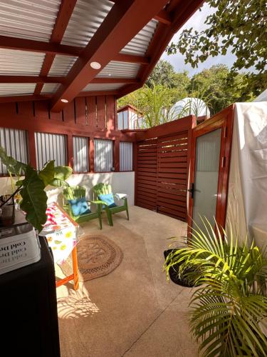ระเบียง/ชานเรือน, The Secret Garden - Glamping Grenada in เซนต์ จอร์จ